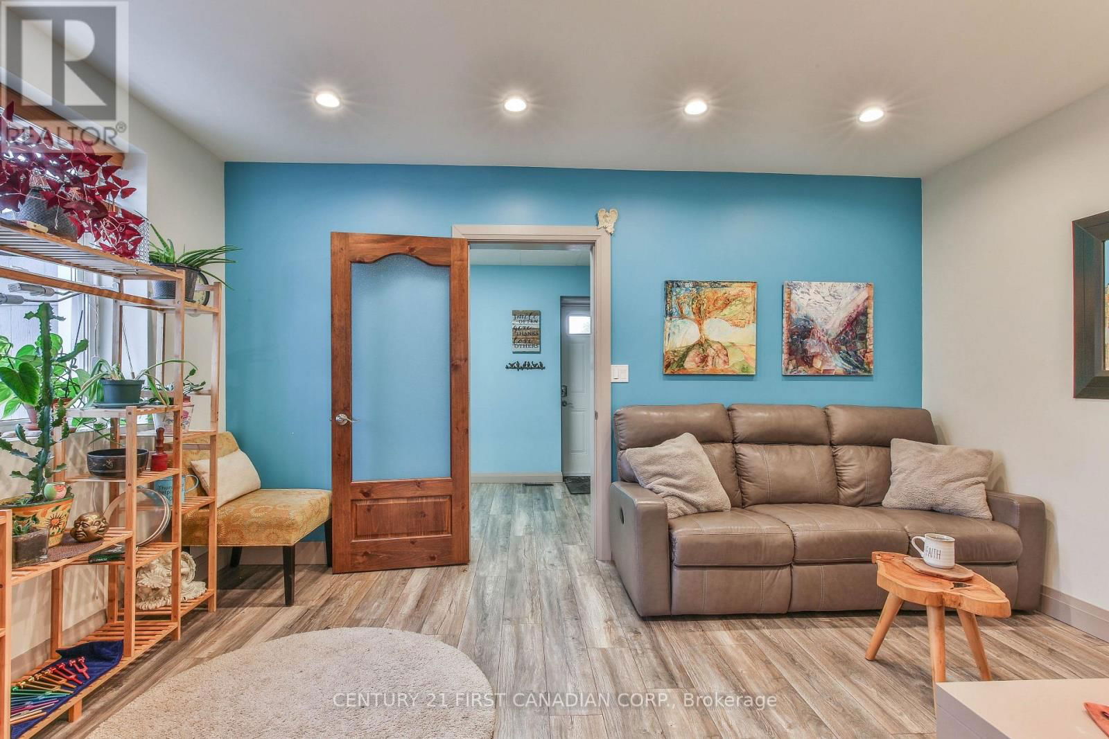 887 HAMILTON ROAD Image 16