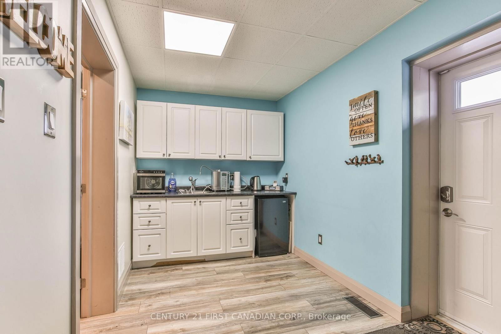 887 HAMILTON ROAD Image 17