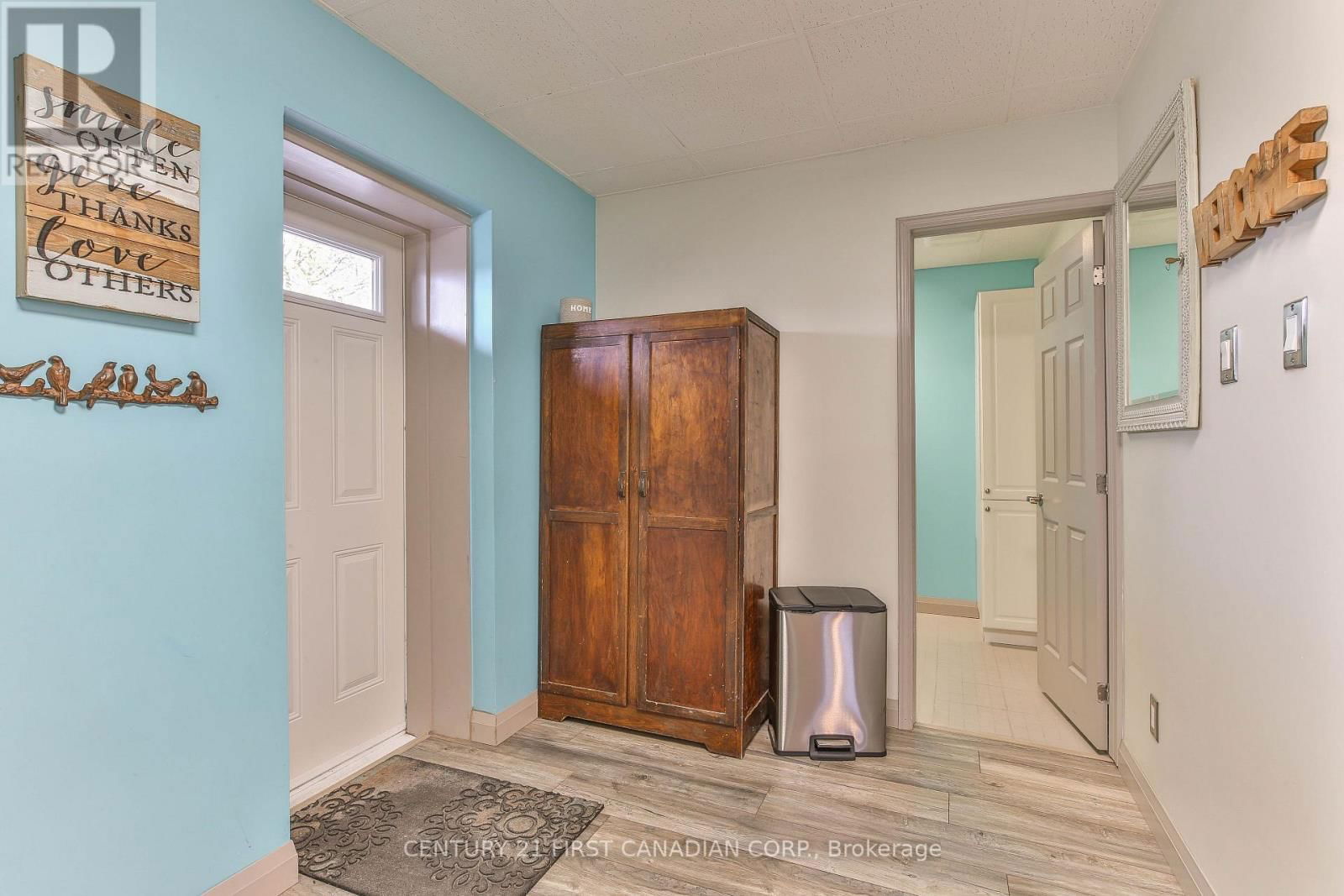 887 HAMILTON ROAD Image 18