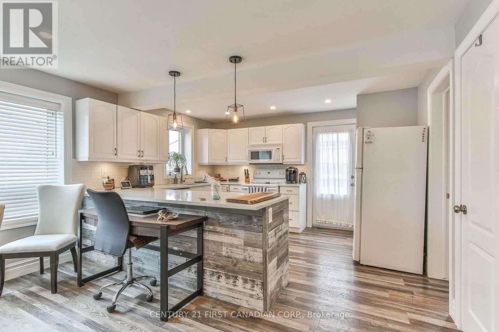 887 HAMILTON ROAD Image 26