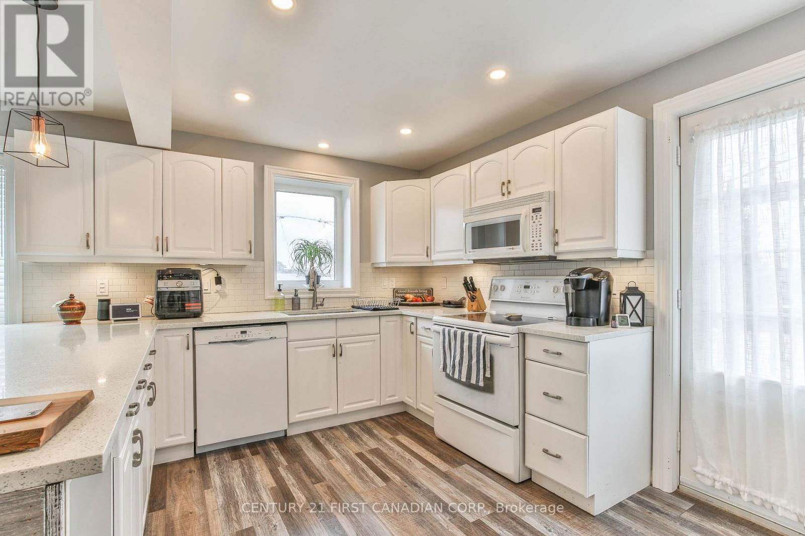 887 HAMILTON ROAD Image 27