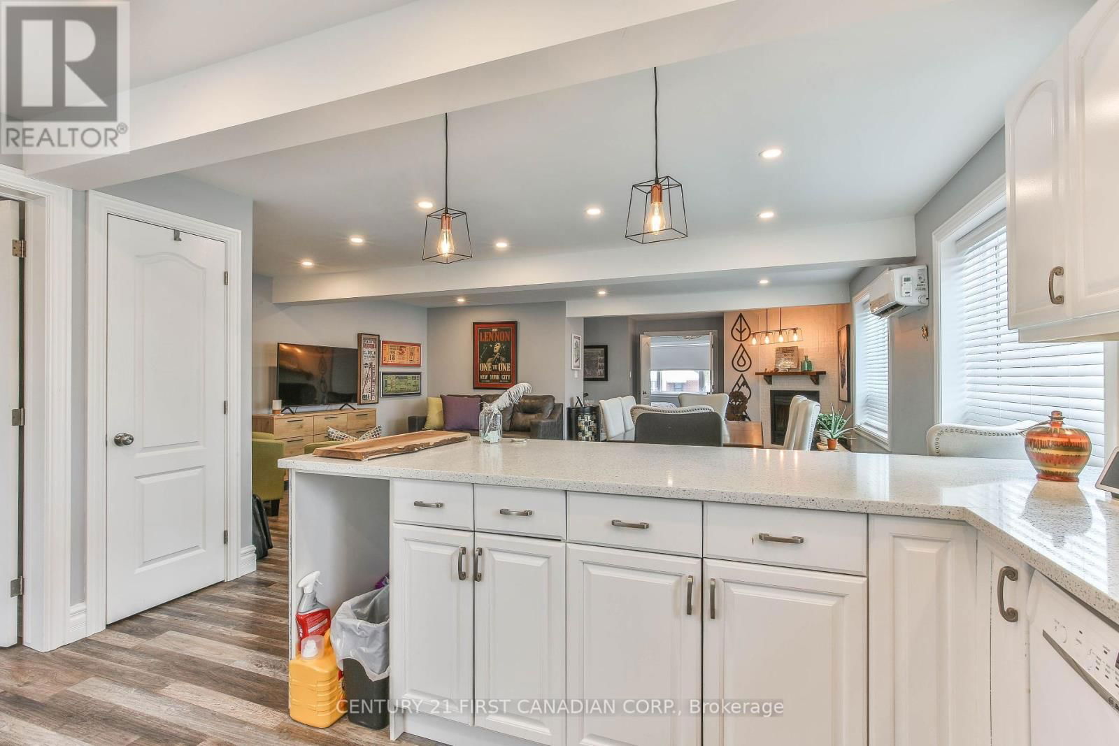 887 HAMILTON ROAD Image 30