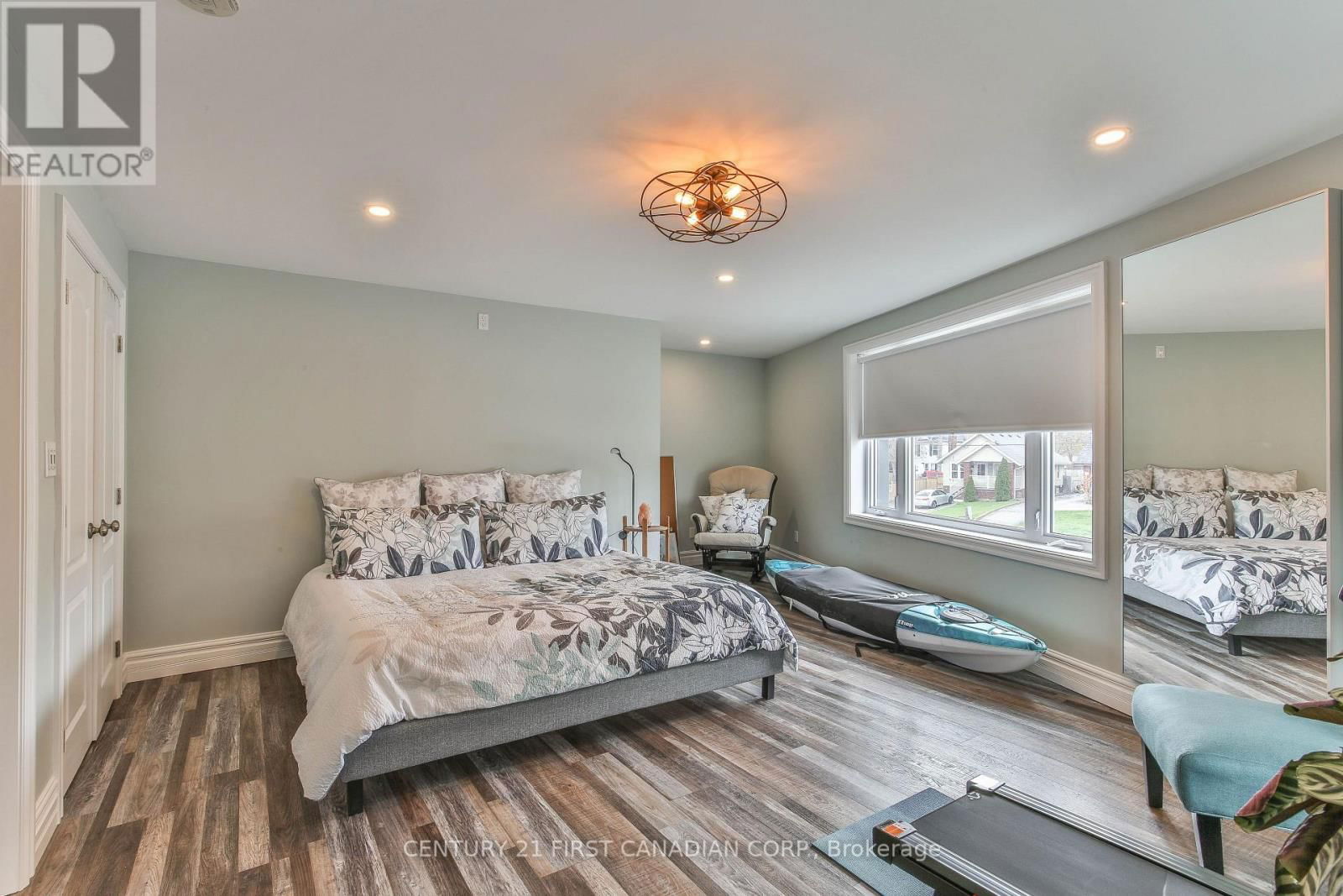 887 HAMILTON ROAD Image 31