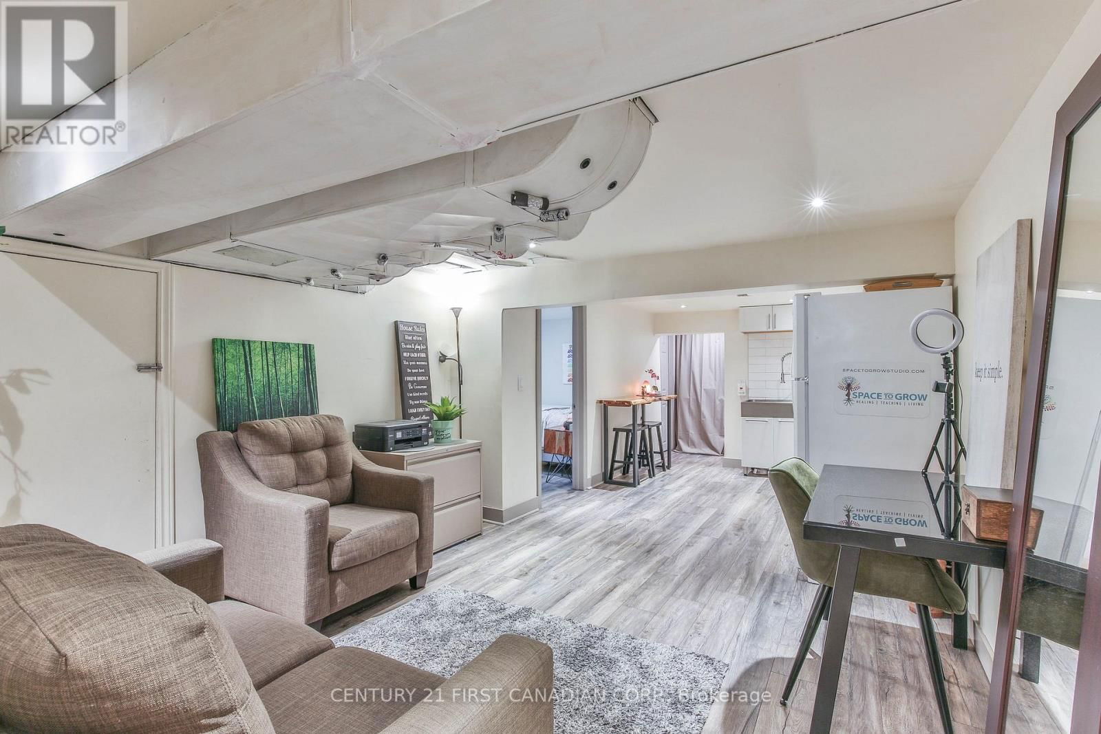 887 HAMILTON ROAD Image 39