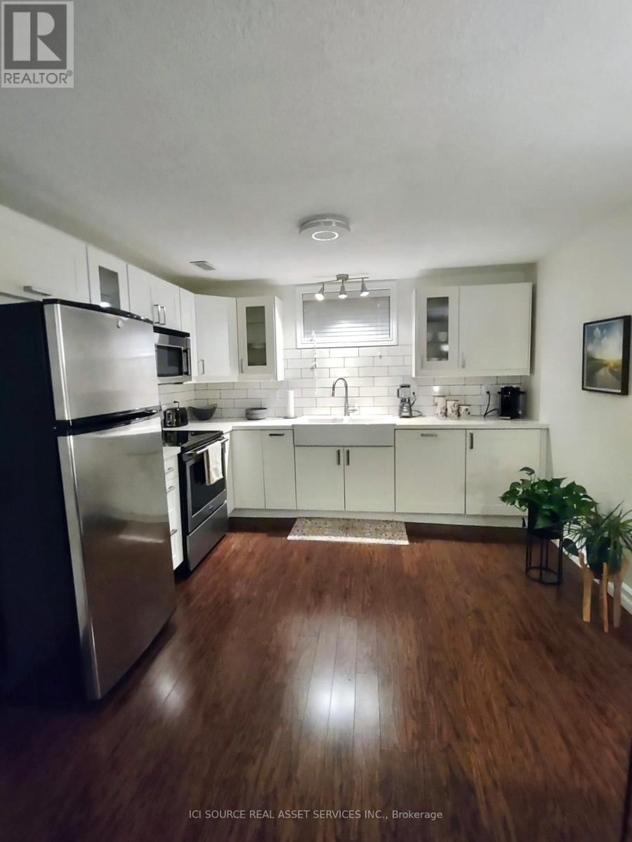 Lower Unit - 27 BRENLYN COURT Image 4