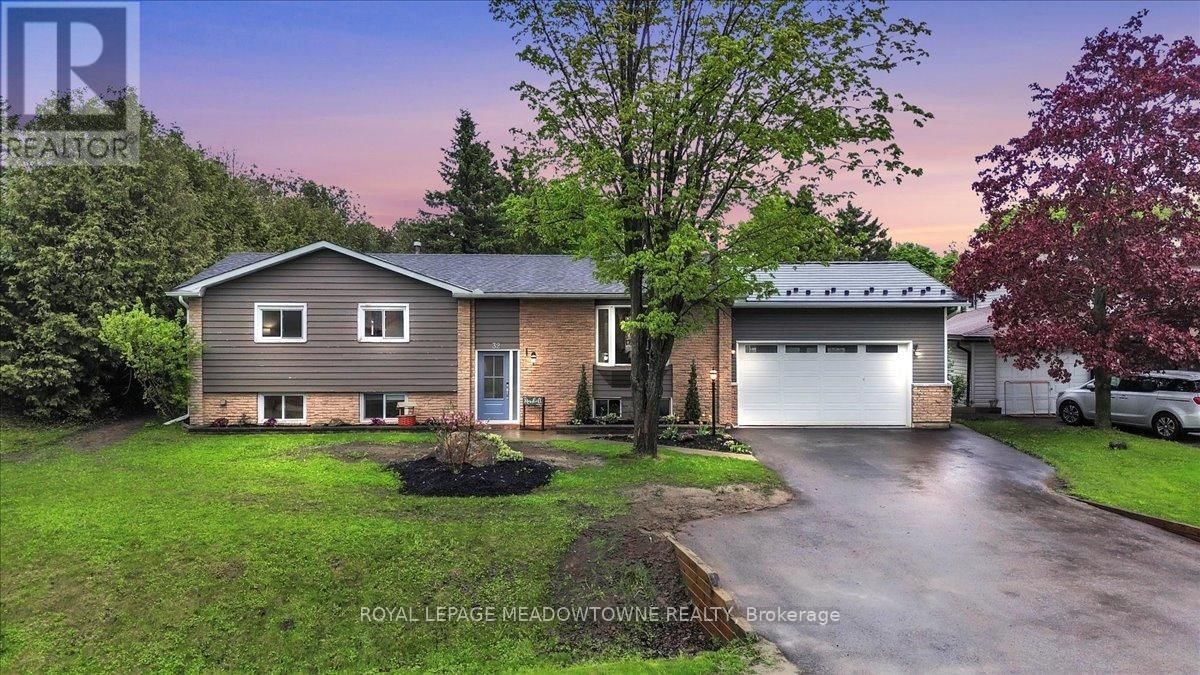 32 DOUGLAS CRESCENT Image 1