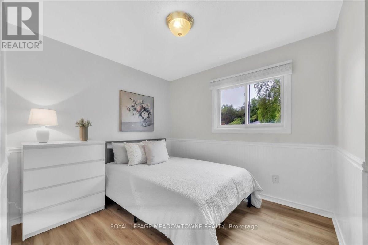 32 DOUGLAS CRESCENT Image 12