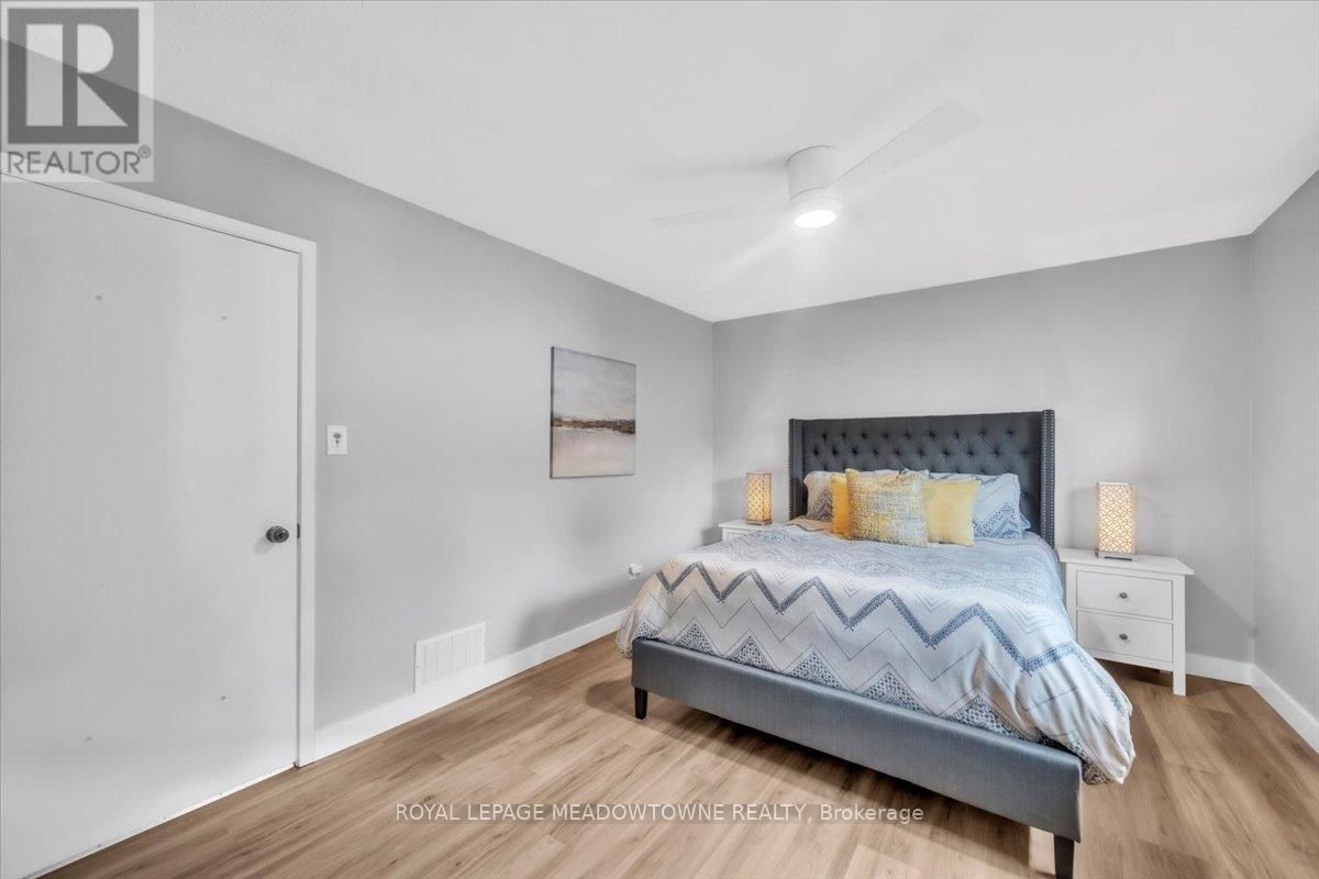 32 DOUGLAS CRESCENT Image 14