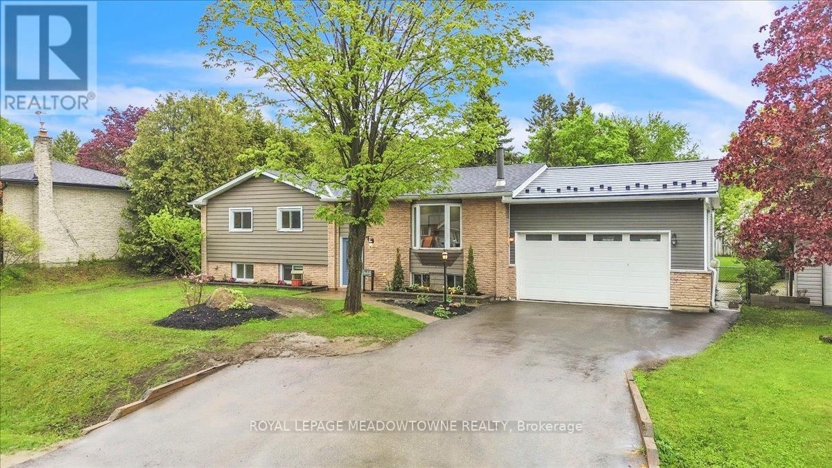 32 DOUGLAS CRESCENT Image 2