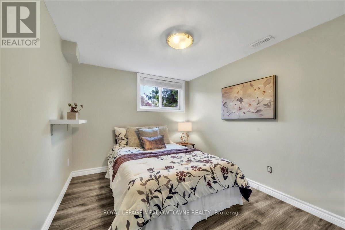 32 DOUGLAS CRESCENT Image 20