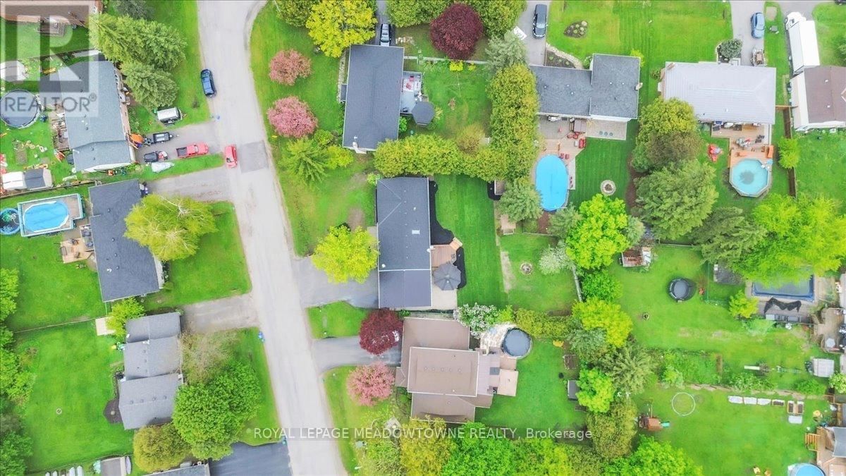 32 DOUGLAS CRESCENT Image 23