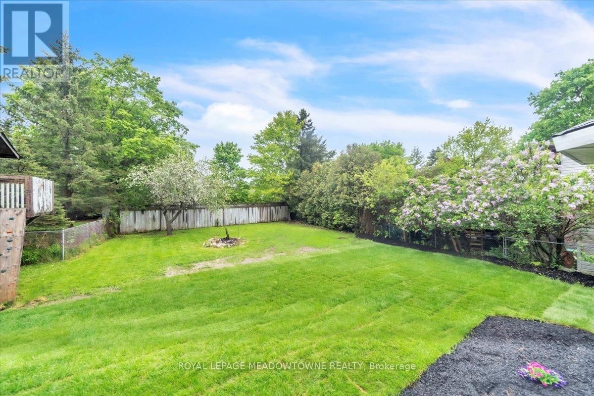 32 DOUGLAS CRESCENT Image 26