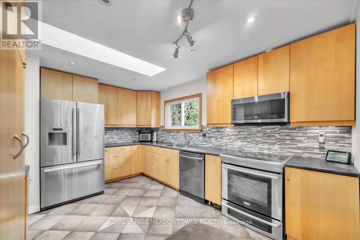 32 DOUGLAS CRESCENT Image 9