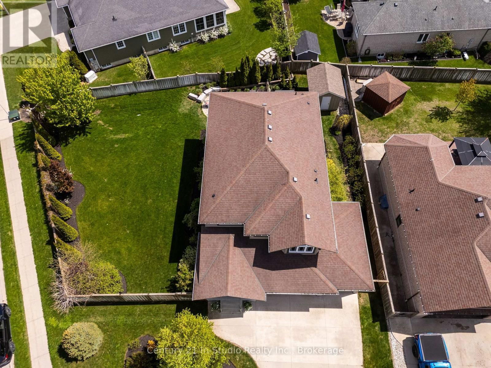 898 SUMPTON STREET Image 11