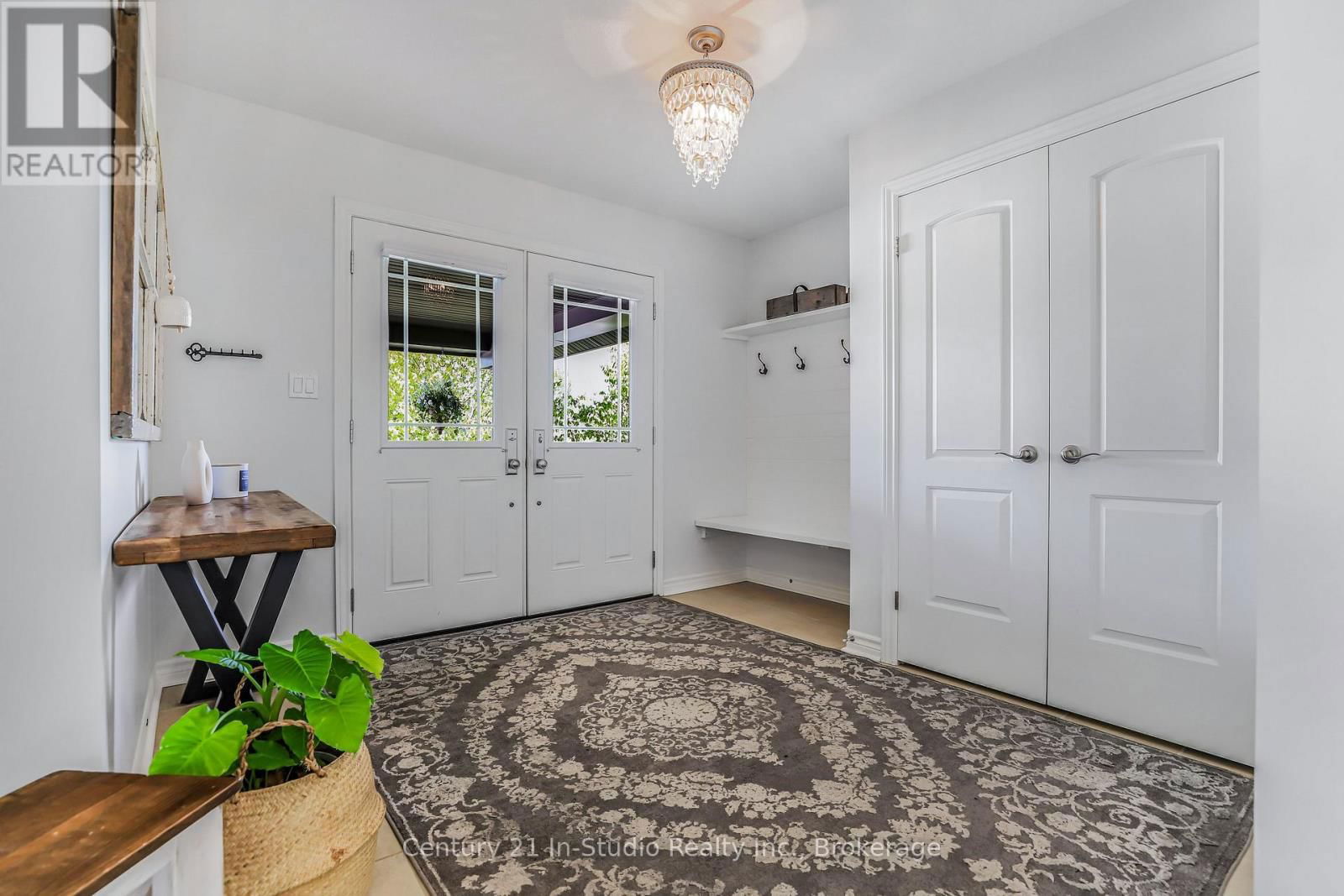 898 SUMPTON STREET Image 15