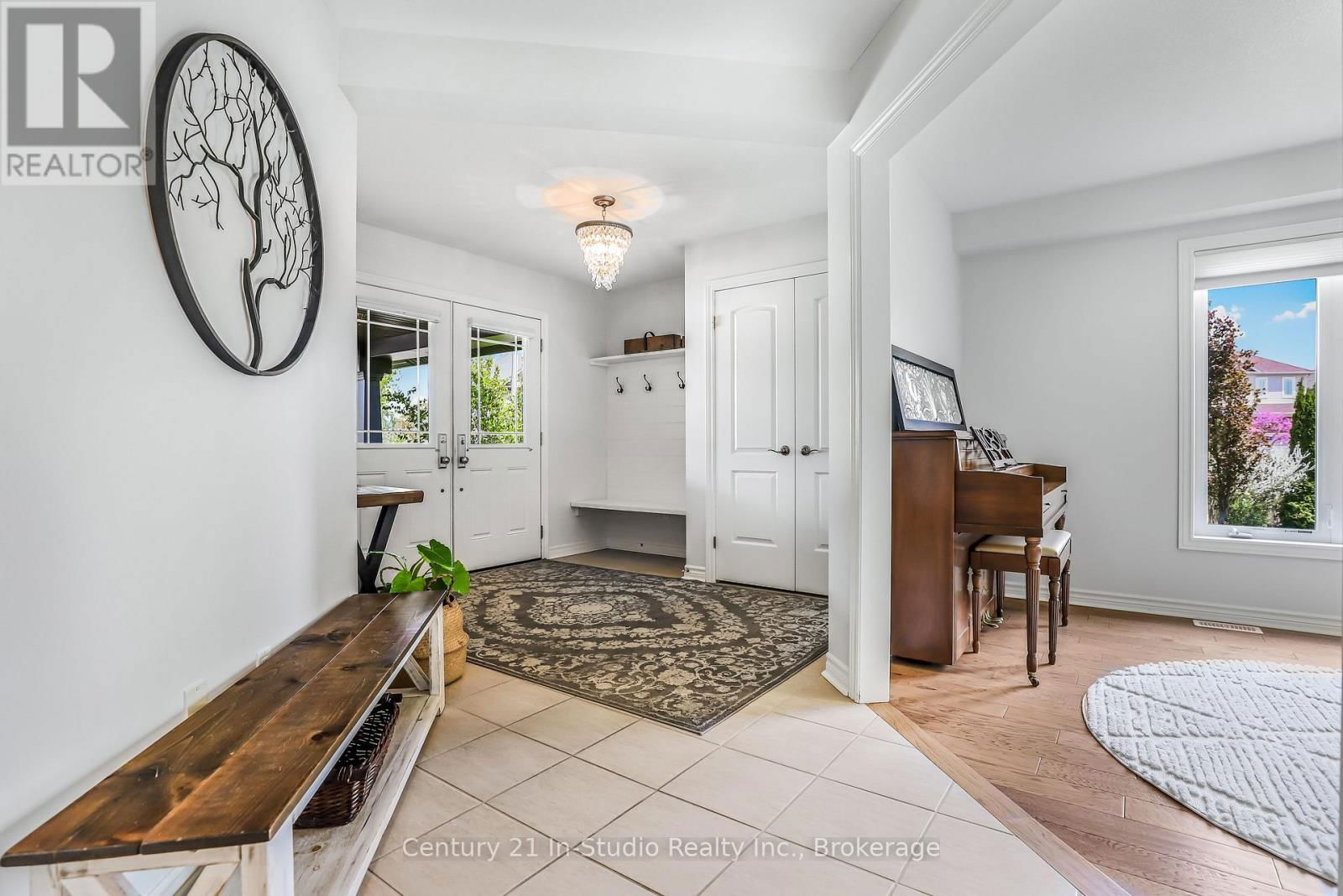 898 SUMPTON STREET Image 17