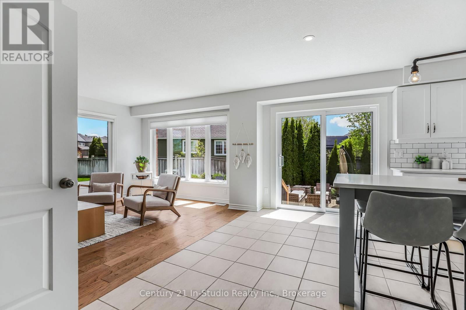 898 SUMPTON STREET Image 20