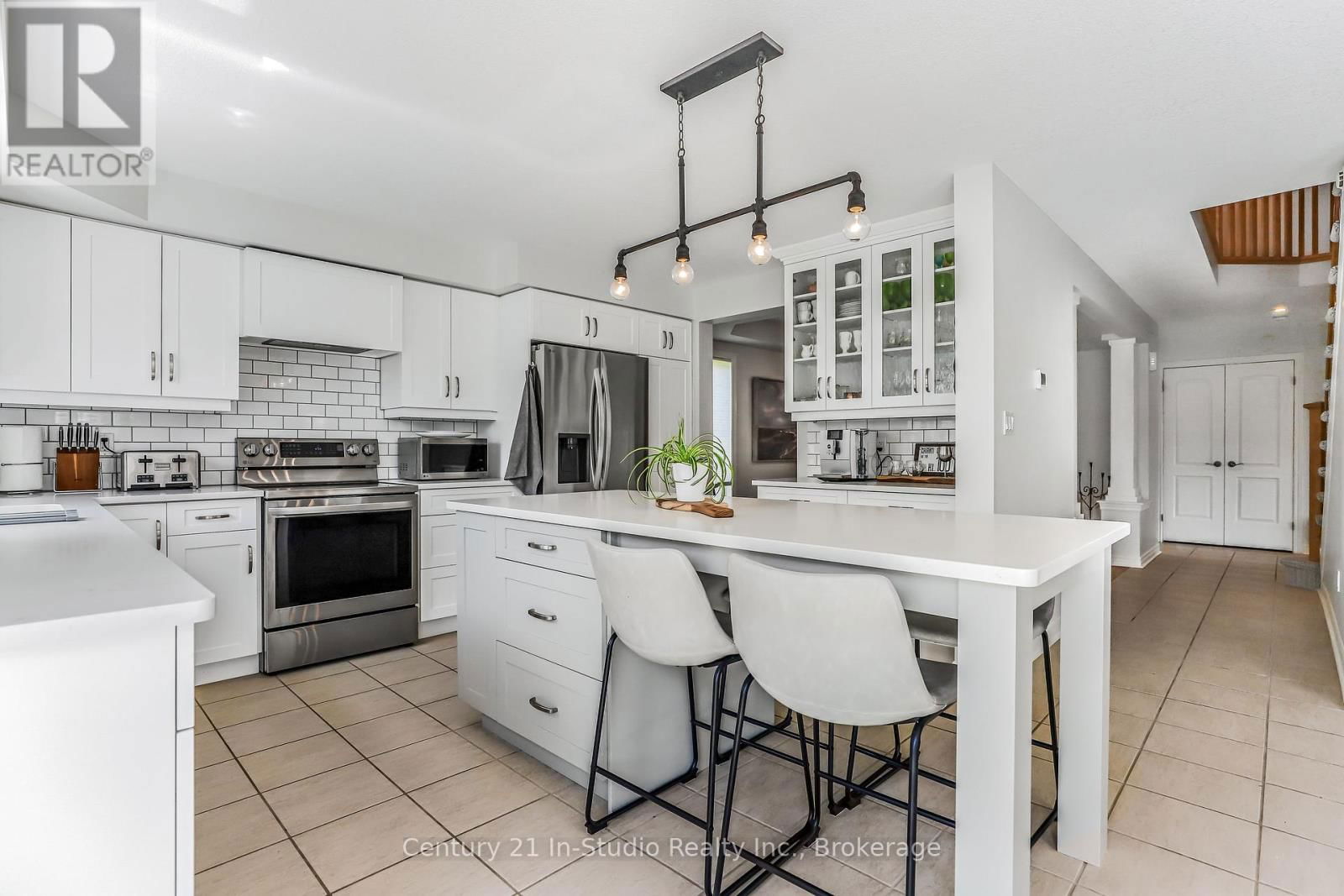 898 SUMPTON STREET Image 22