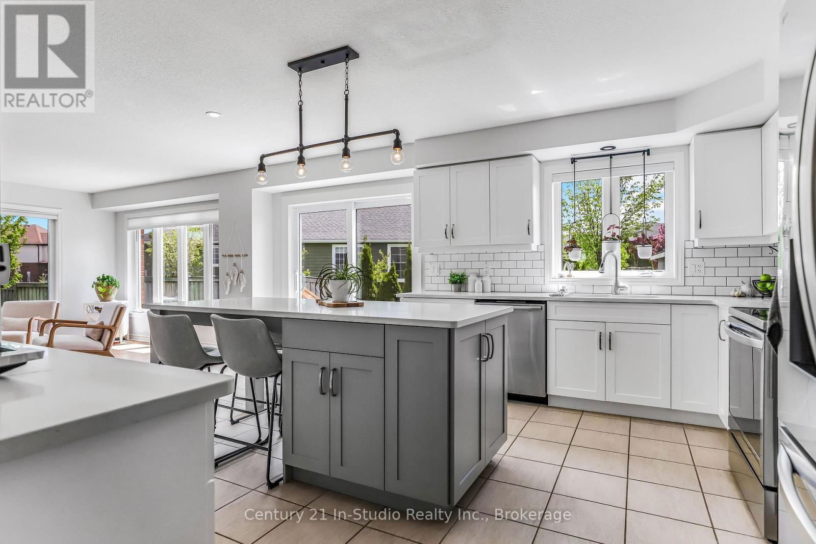 898 SUMPTON STREET Image 24