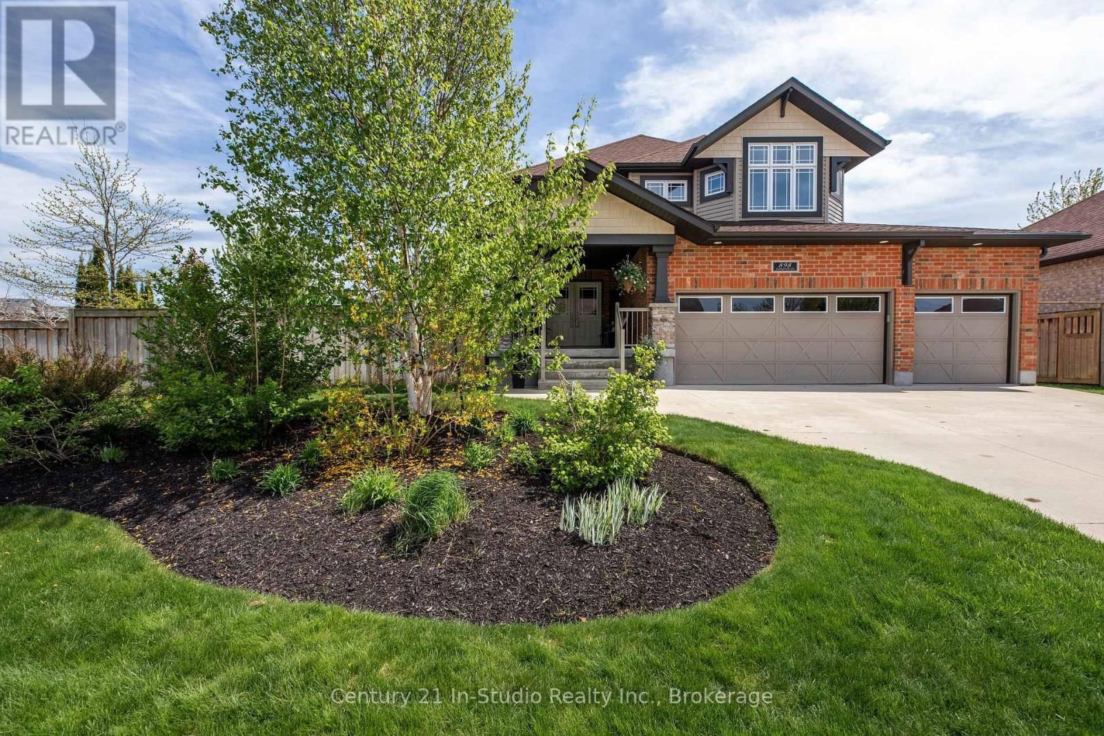 898 SUMPTON STREET Image 3