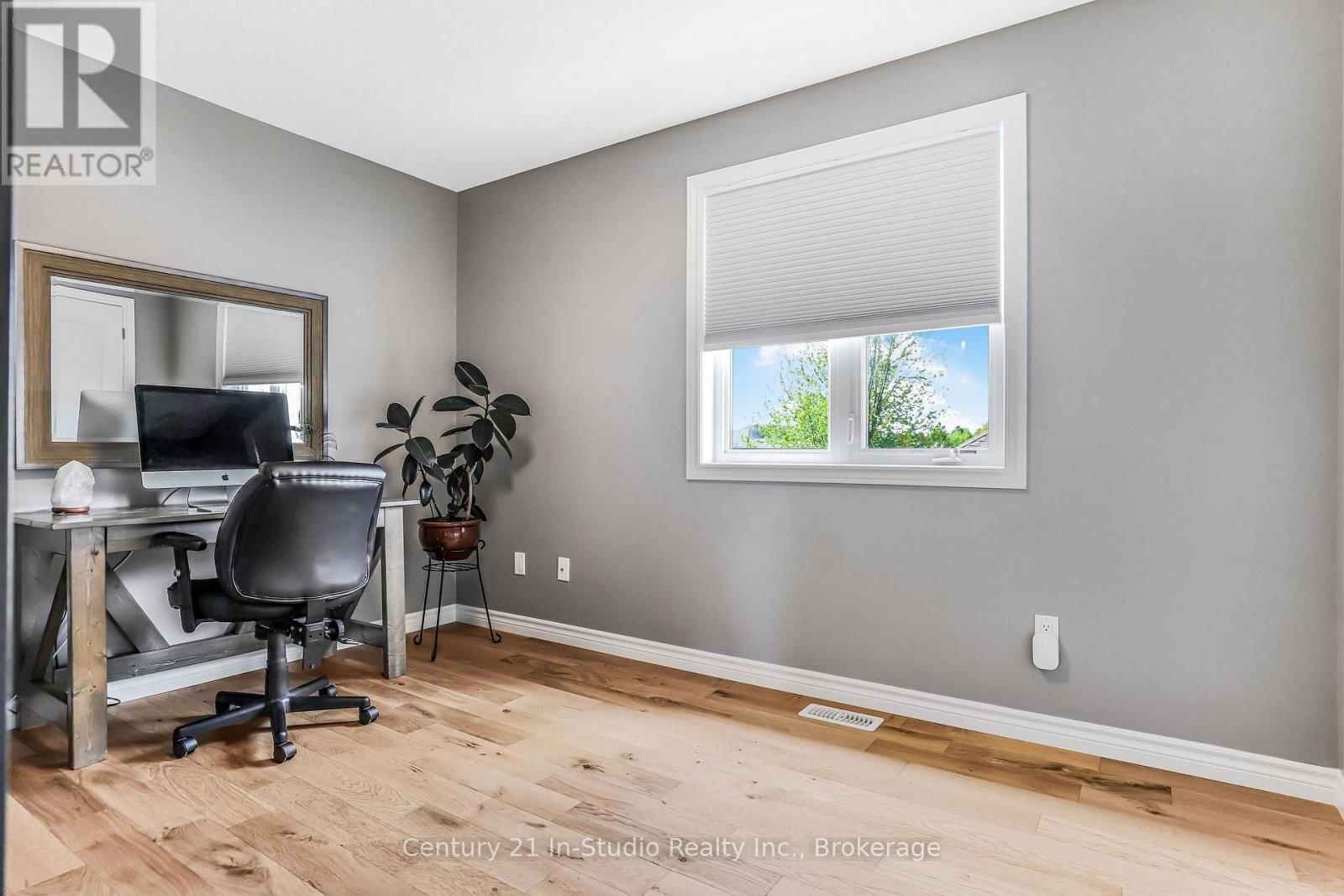 898 SUMPTON STREET Image 34