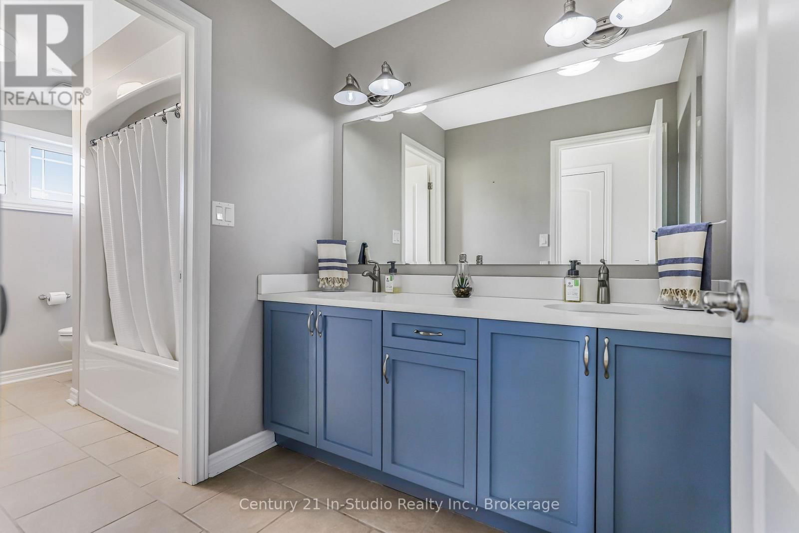 898 SUMPTON STREET Image 38