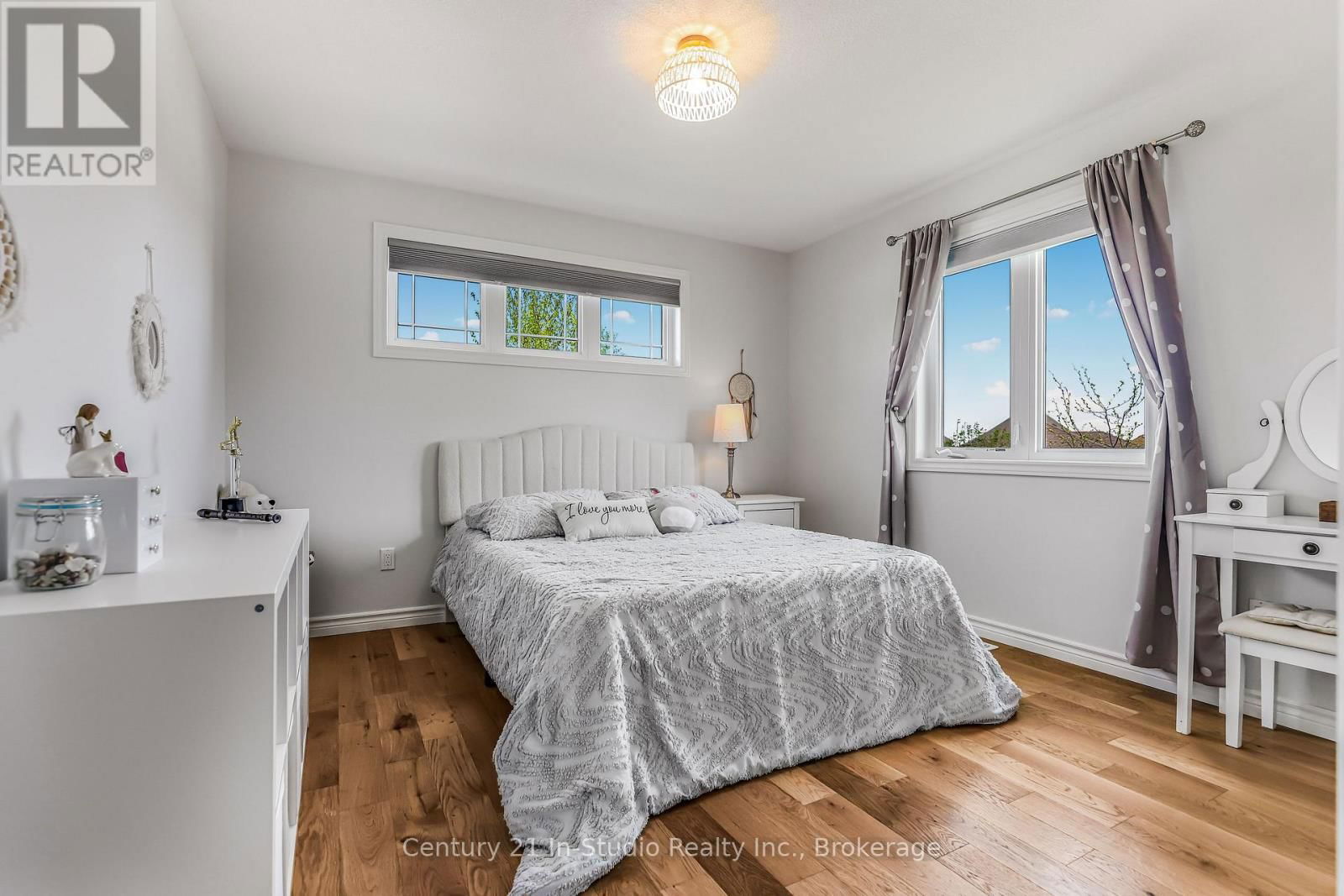 898 SUMPTON STREET Image 39