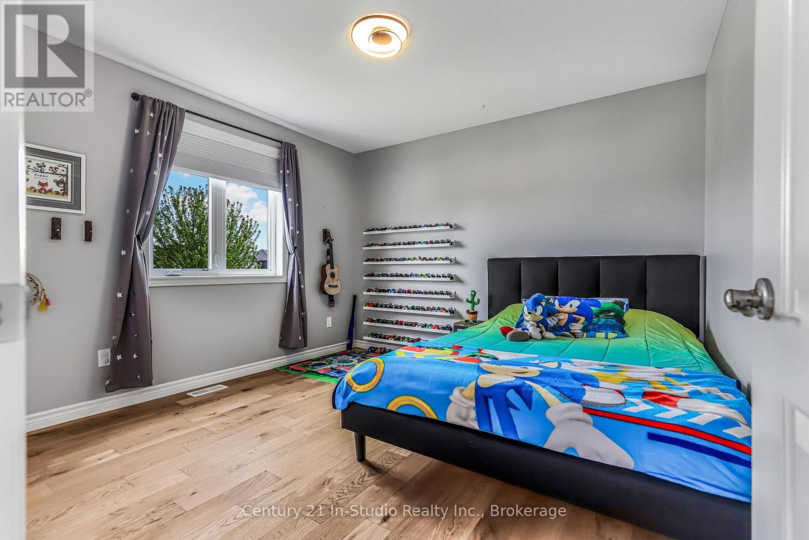 898 SUMPTON STREET Image 40