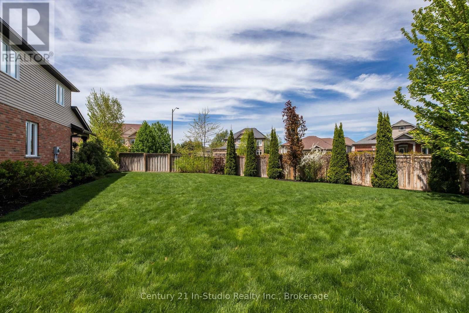 898 SUMPTON STREET Image 5