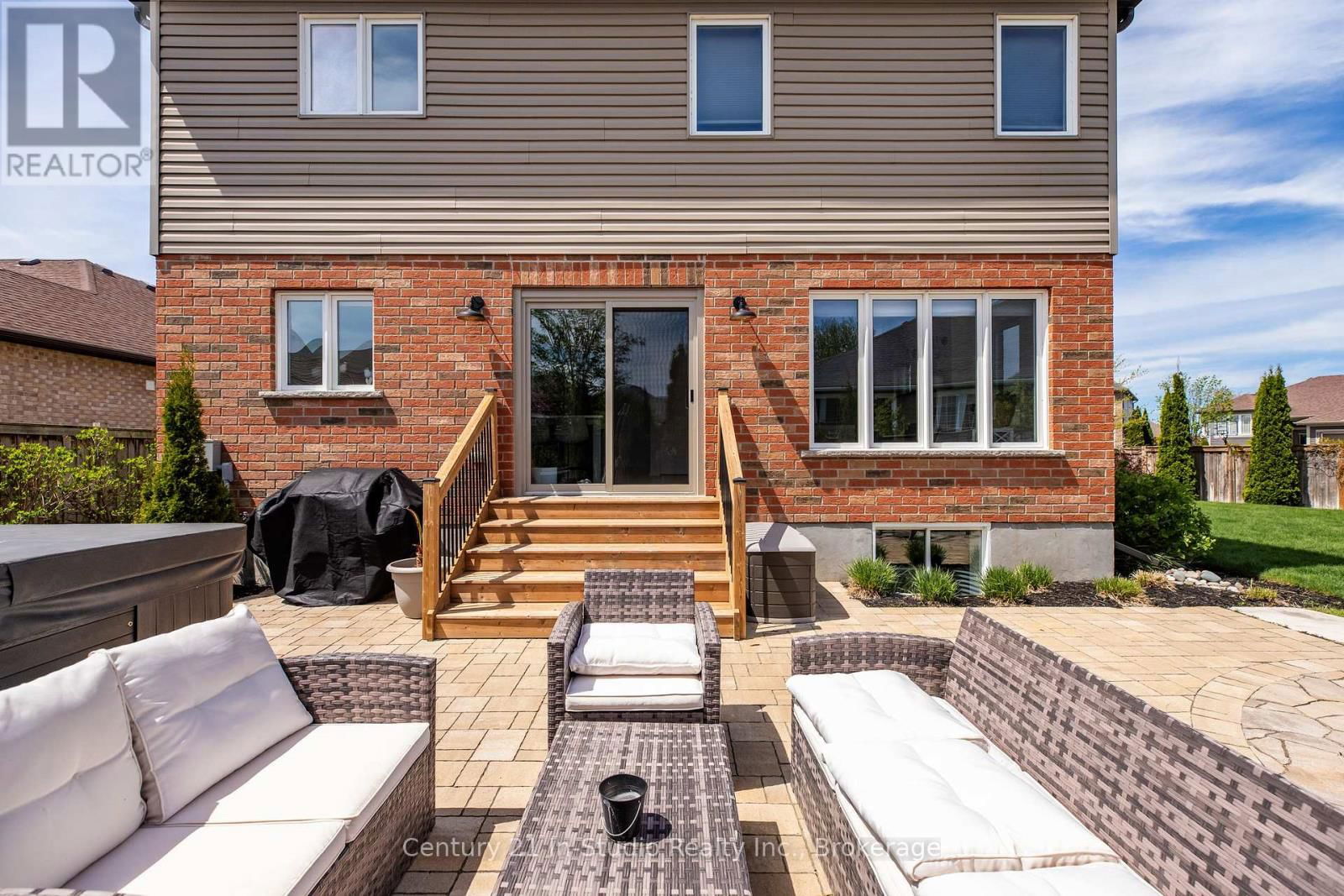898 SUMPTON STREET Image 8