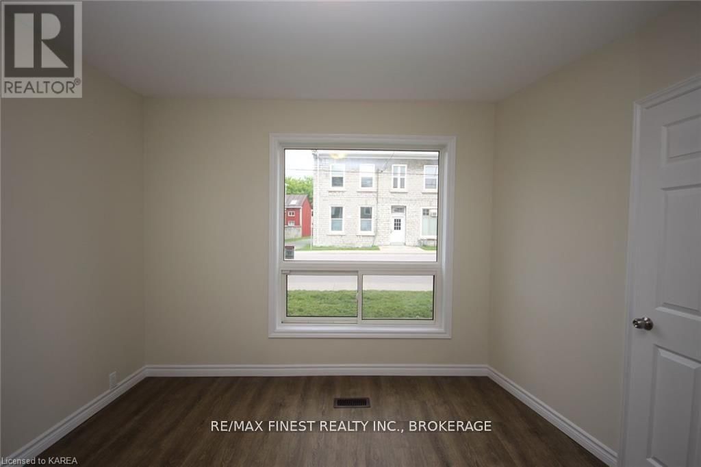219 MONTREAL STREET Image 11