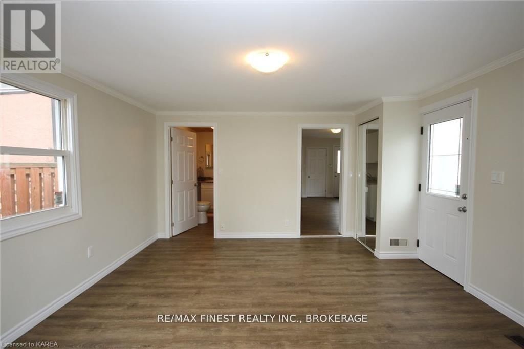 219 MONTREAL STREET Image 14