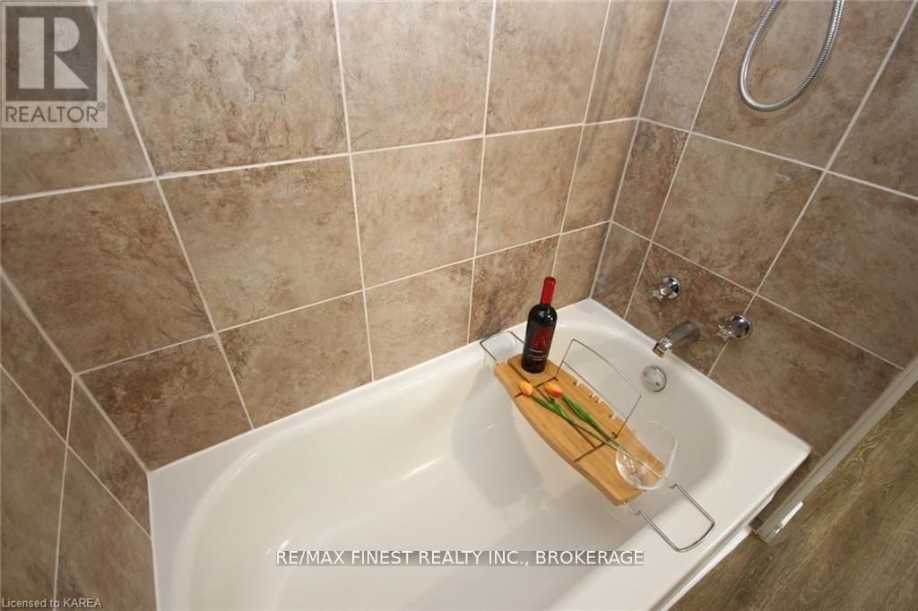 219 MONTREAL STREET Image 18