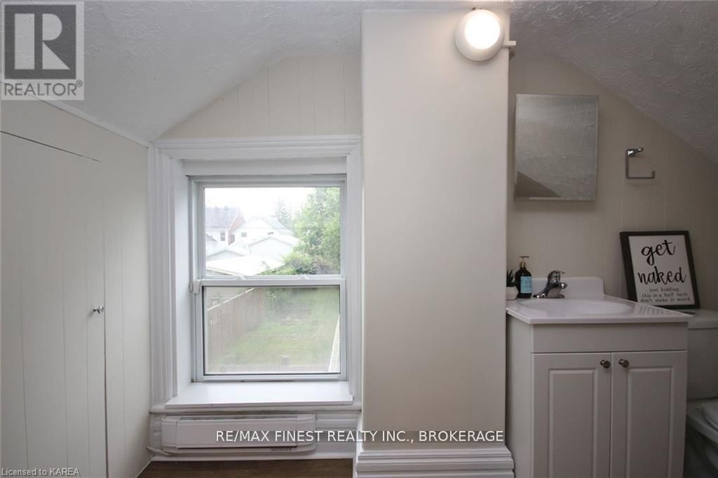 219 MONTREAL STREET Image 19