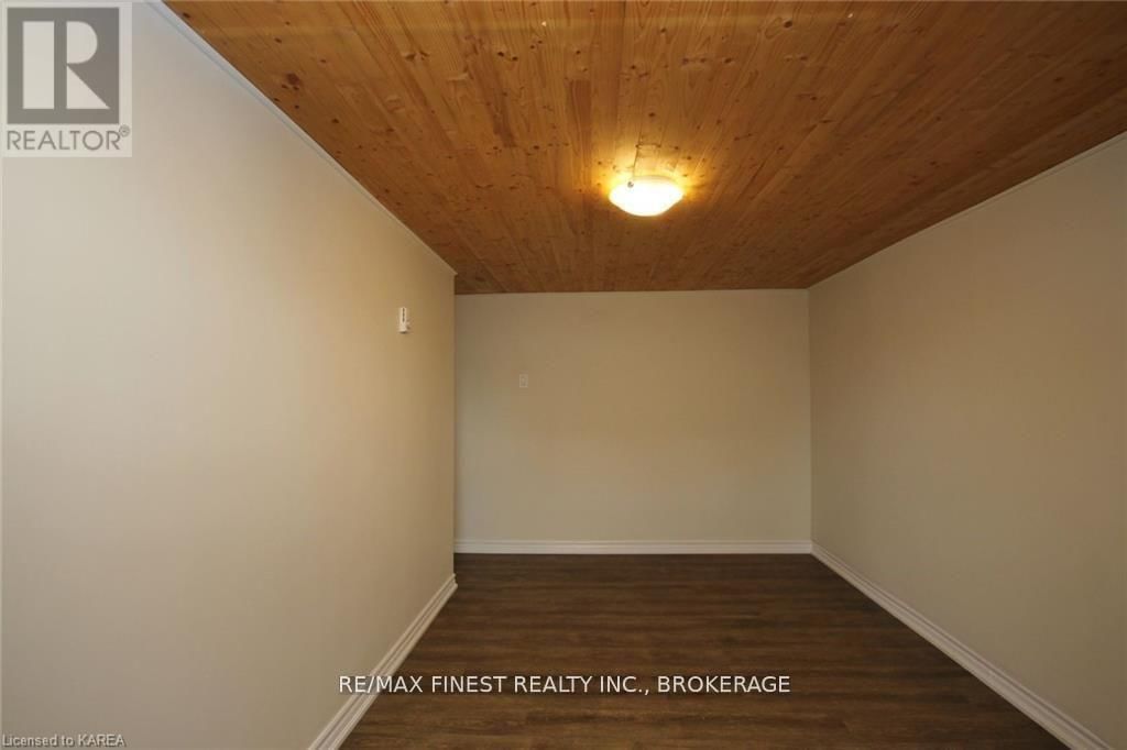 219 MONTREAL STREET Image 23