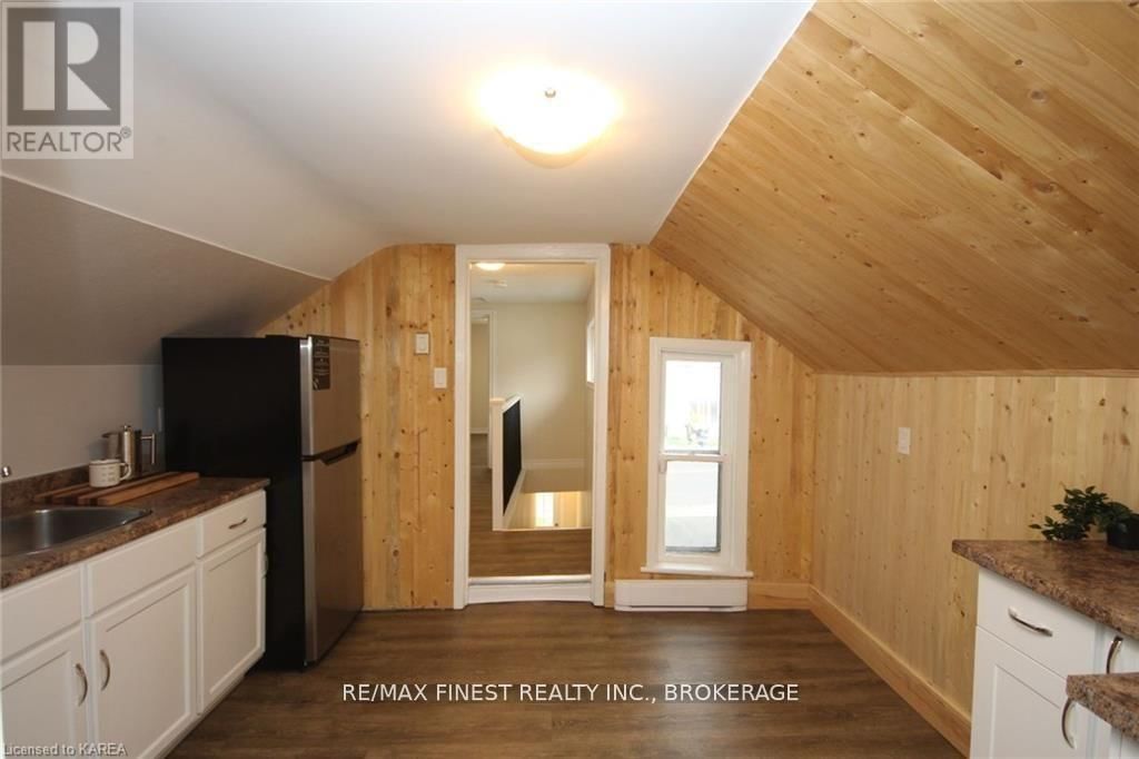 219 MONTREAL STREET Image 28