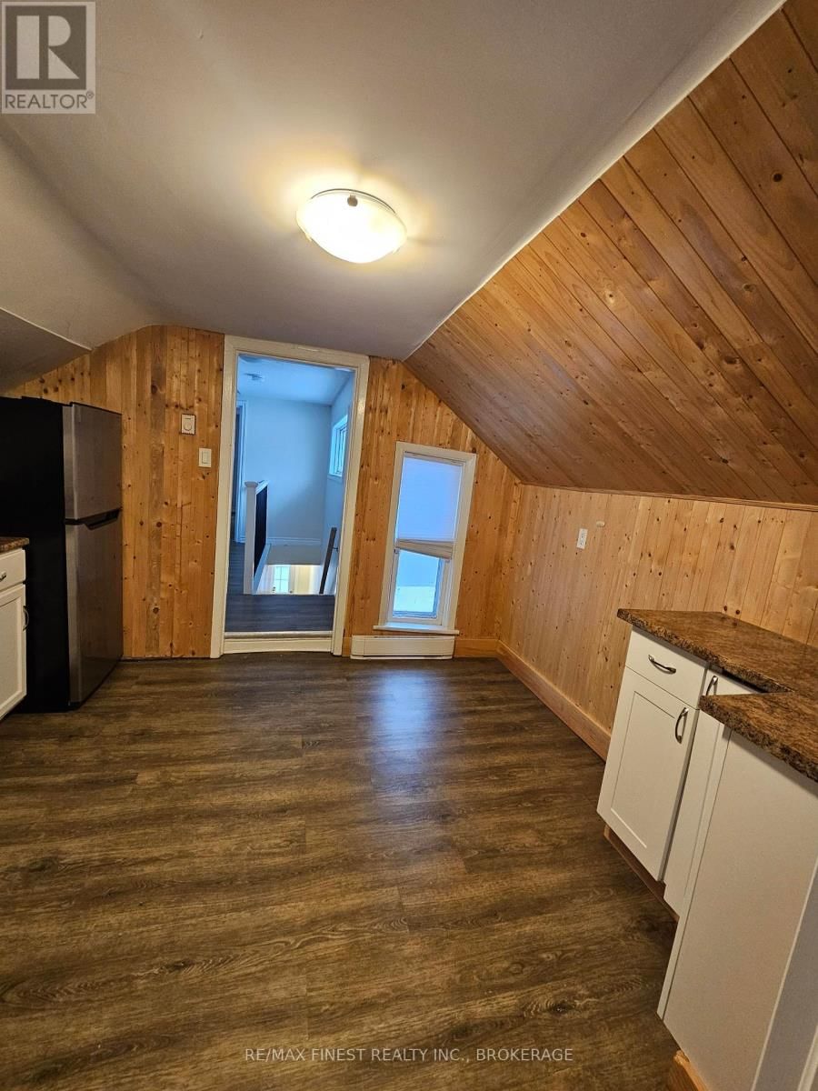 219 MONTREAL STREET Image 30