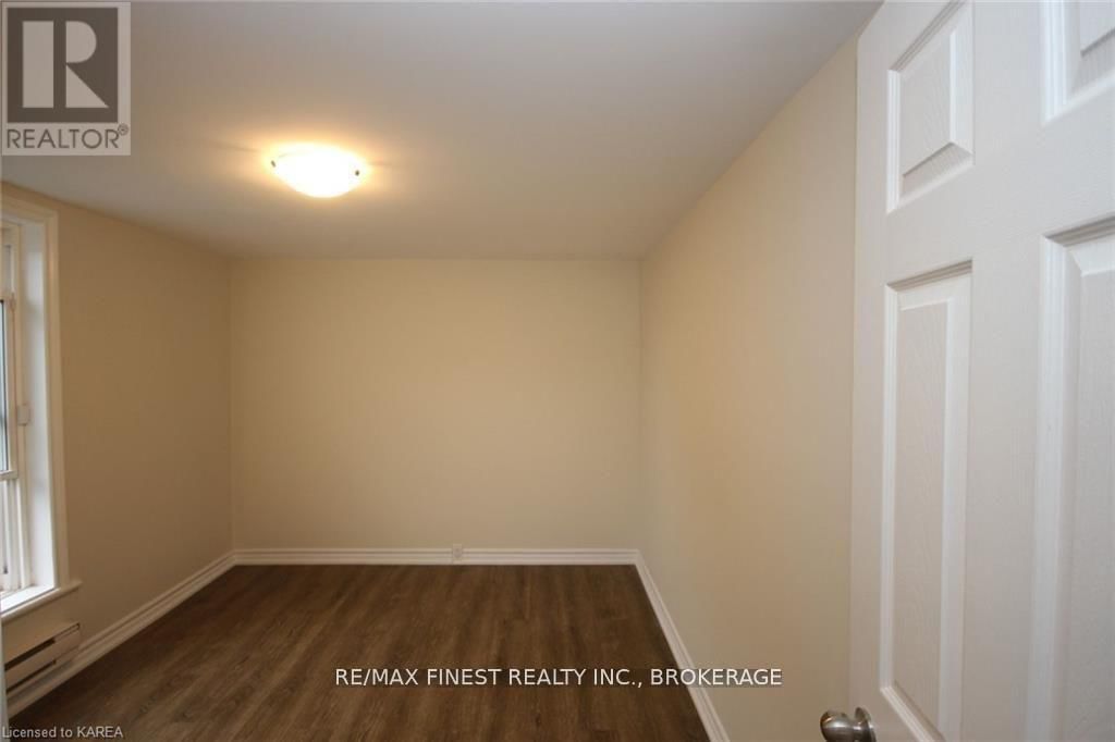 219 MONTREAL STREET Image 31