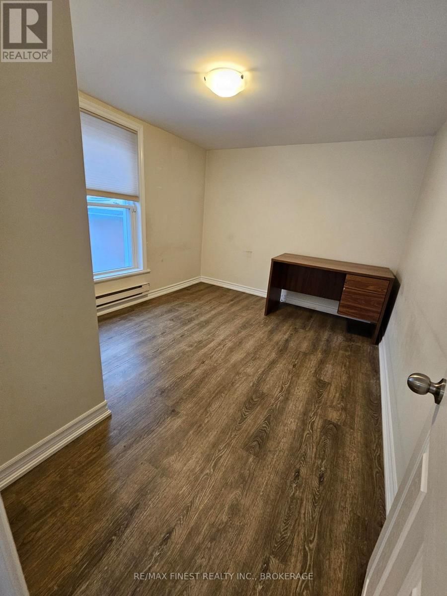 219 MONTREAL STREET Image 32