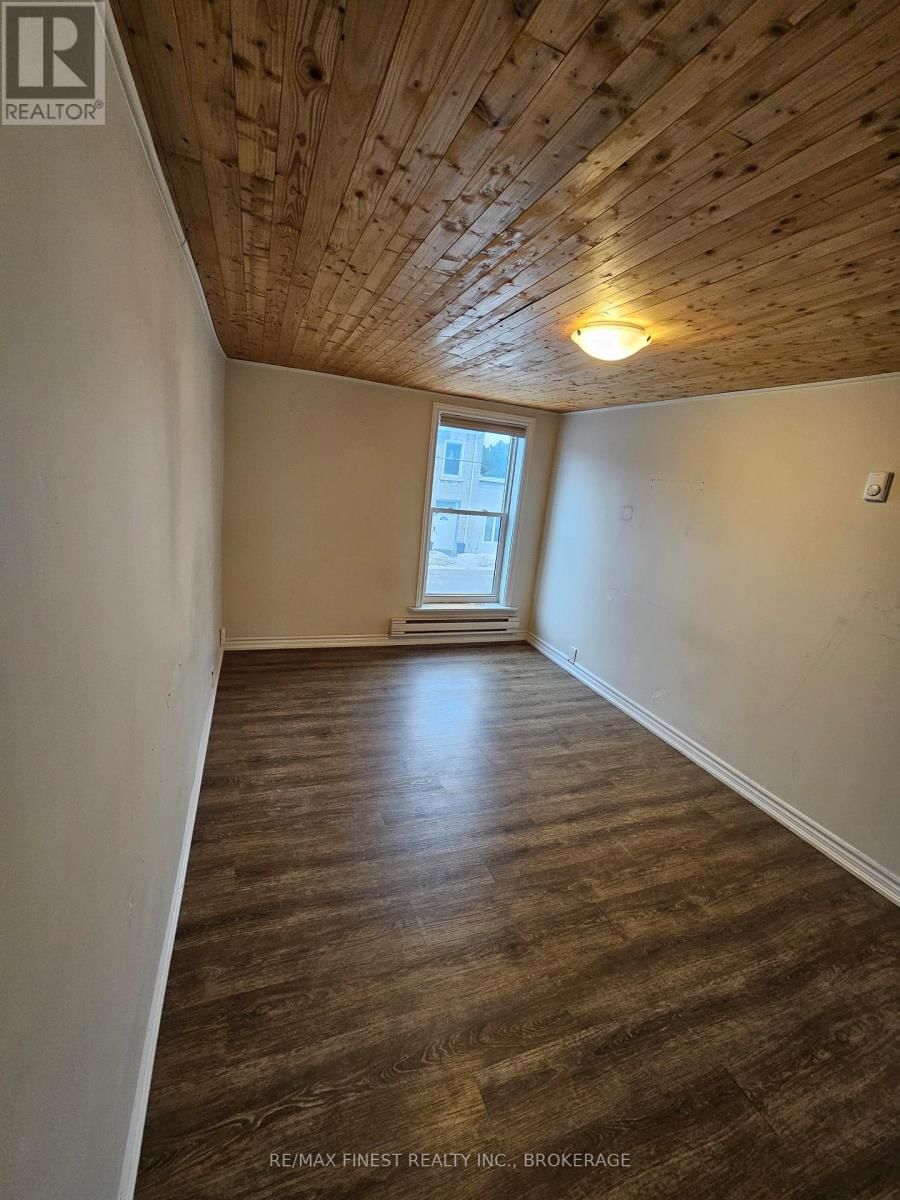 219 MONTREAL STREET Image 36