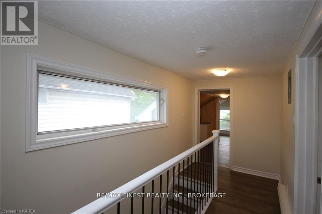 219 MONTREAL STREET Image 42