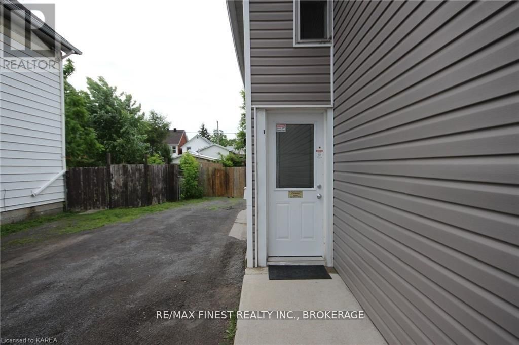 219 MONTREAL STREET Image 44