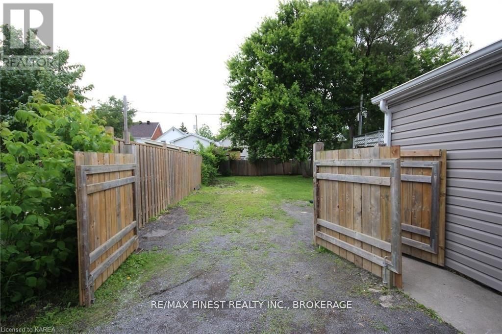 219 MONTREAL STREET Image 47