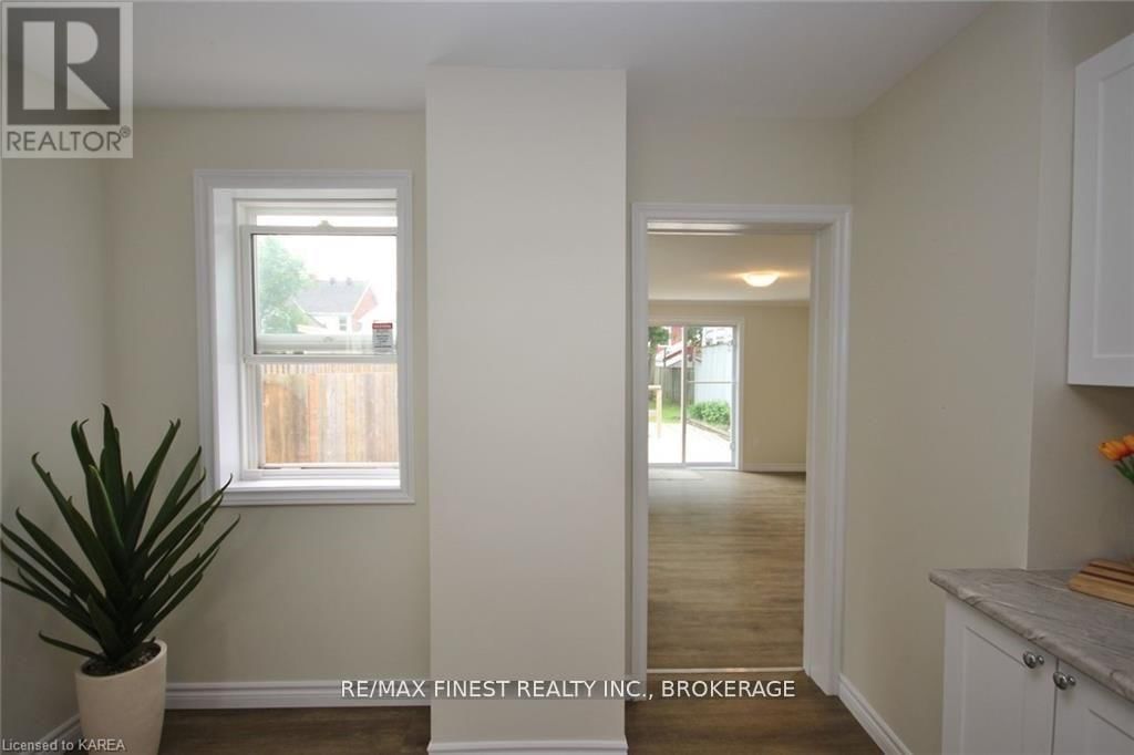 219 MONTREAL STREET Image 7