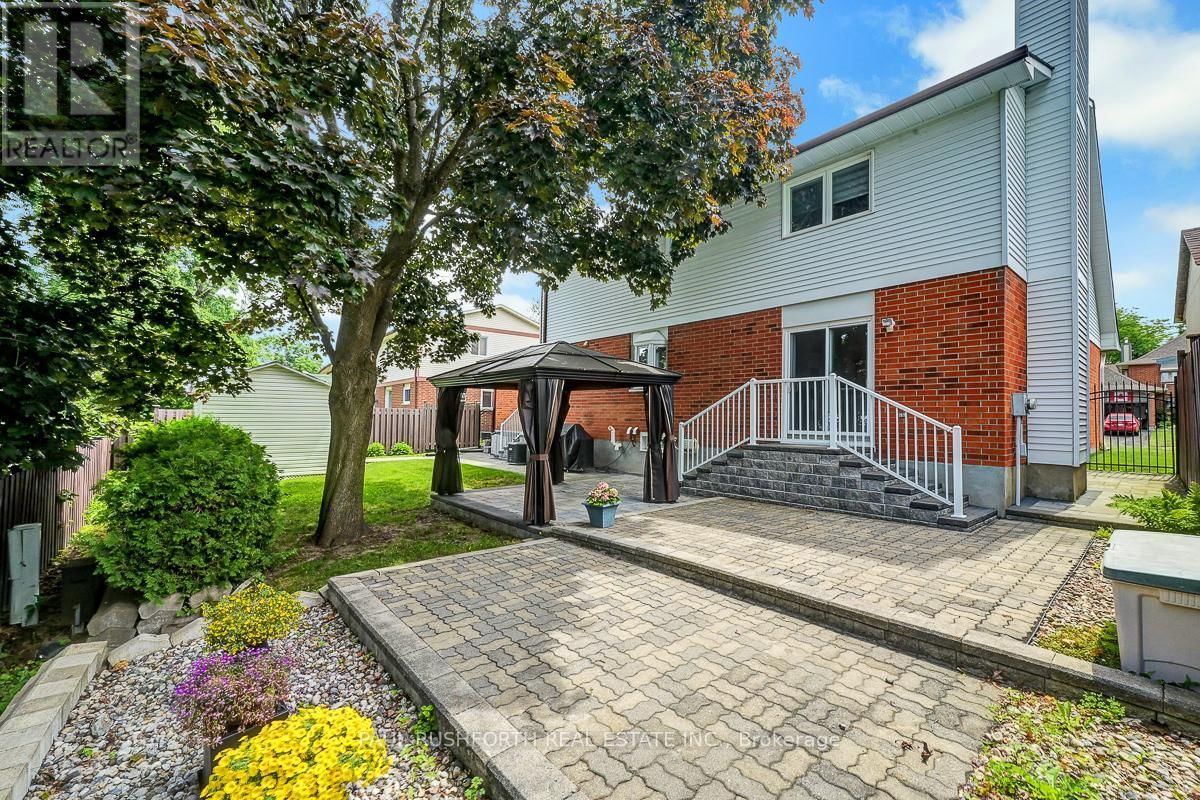 89 HAWK CRESCENT Image 32