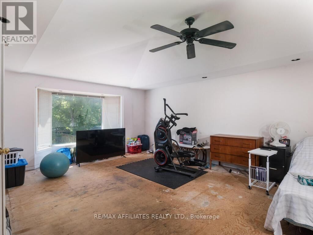 2282 CRANE STREET SOUTH Image 10