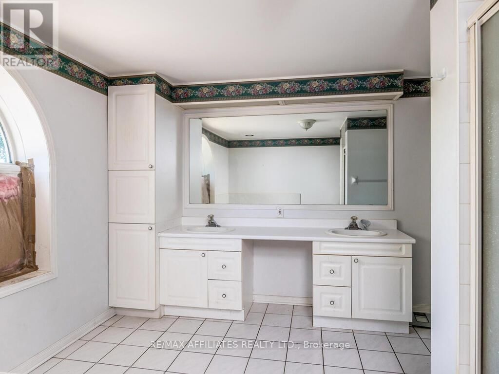 2282 CRANE STREET SOUTH Image 11