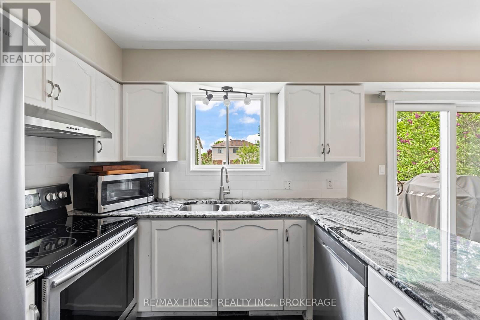 1409 FISHER CRESCENT Image 24