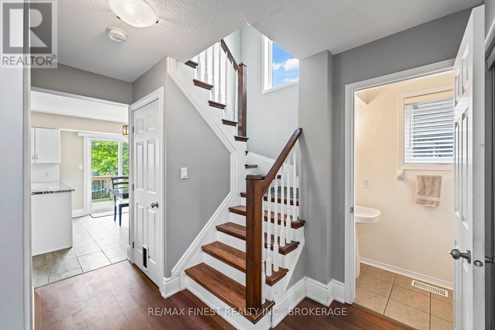 1409 FISHER CRESCENT Image 28