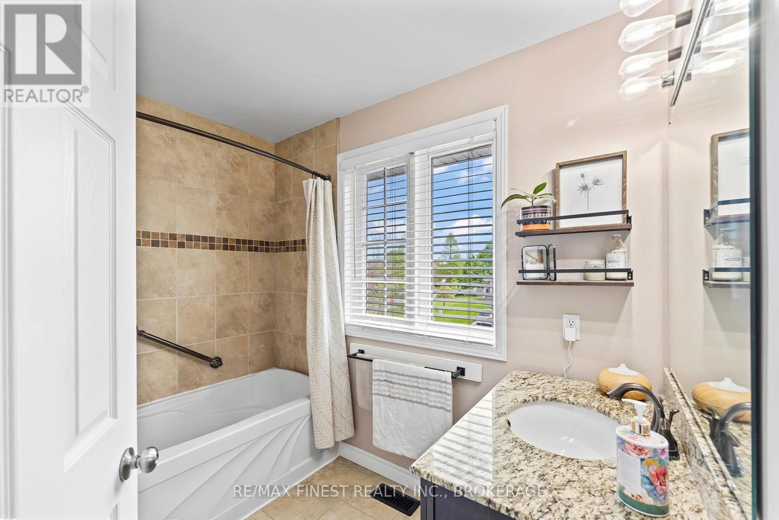 1409 FISHER CRESCENT Image 31